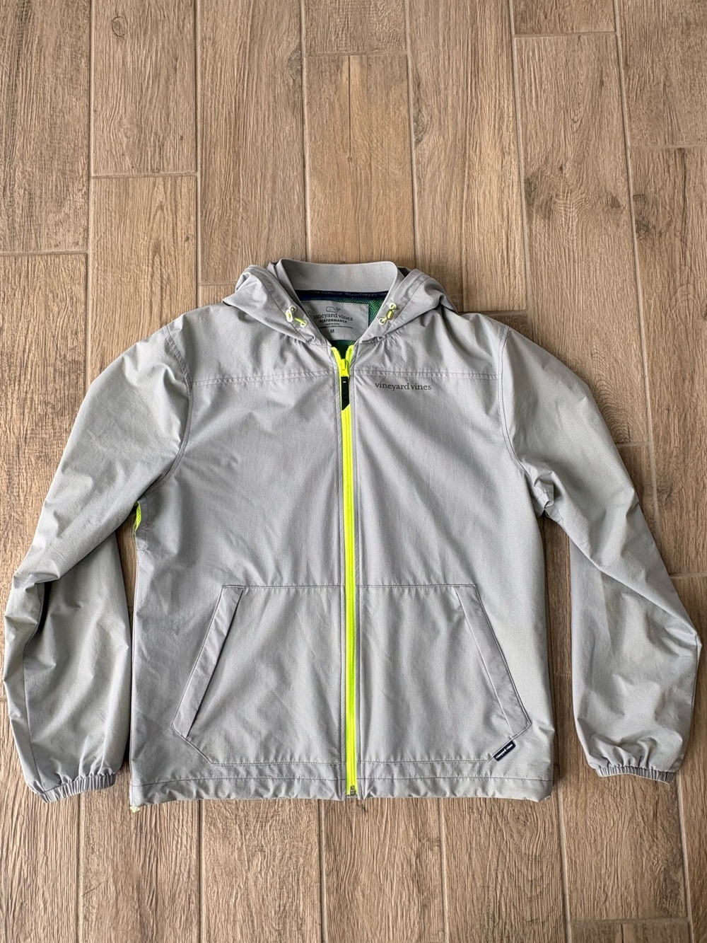 Vineyard Vines Men’s Gray Hooded Performance Jacket Neon Accents Size Medium